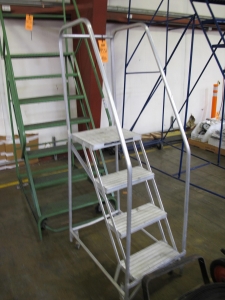 COTTERMAN, ALUMINUM 4 STEP ROLLING LADDER, 300LB MAX. LOADING & HANDLING FEE $30-4532